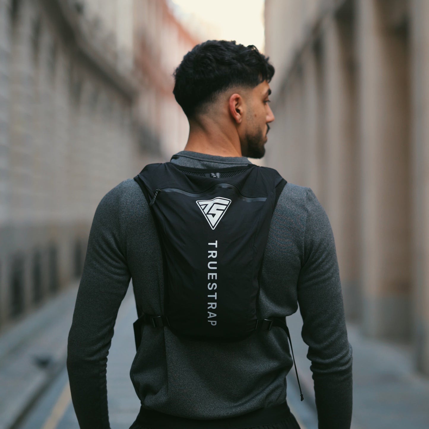 Sensu Vest With Bladder 1.5L & 2x Soft Flask 500ml- Black